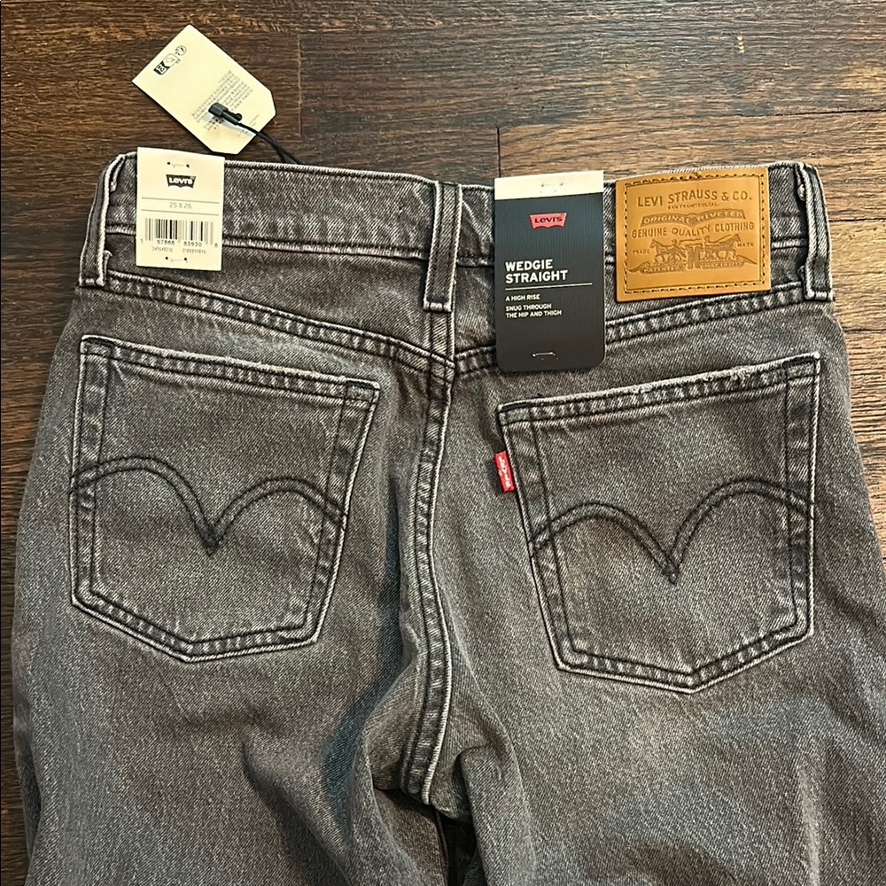 Levi’s Wedgie Straight jeans 25x26 - Picture 2 of 3